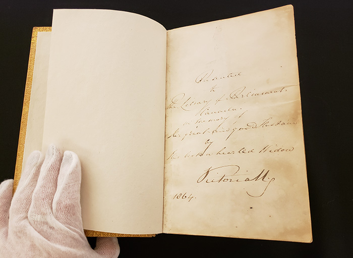 Dédicace et signature de la reine Victoria