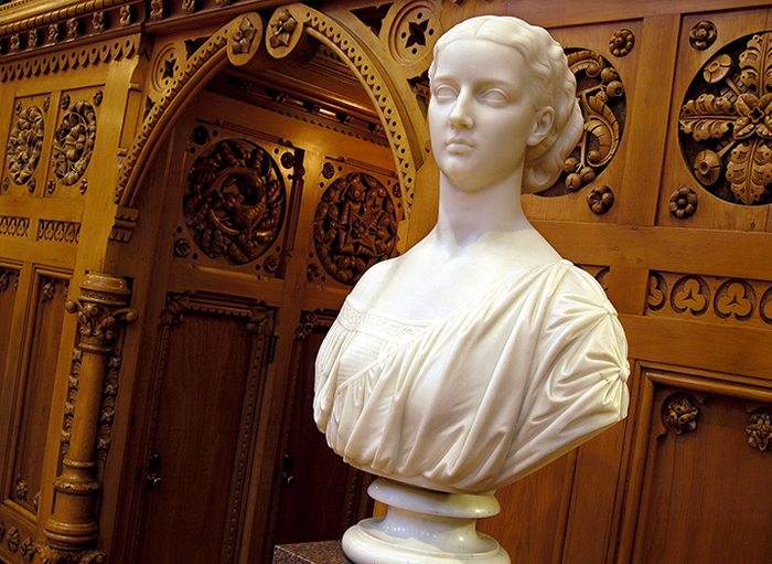 Photograph of the bust of Alexandra, Princess of Wales